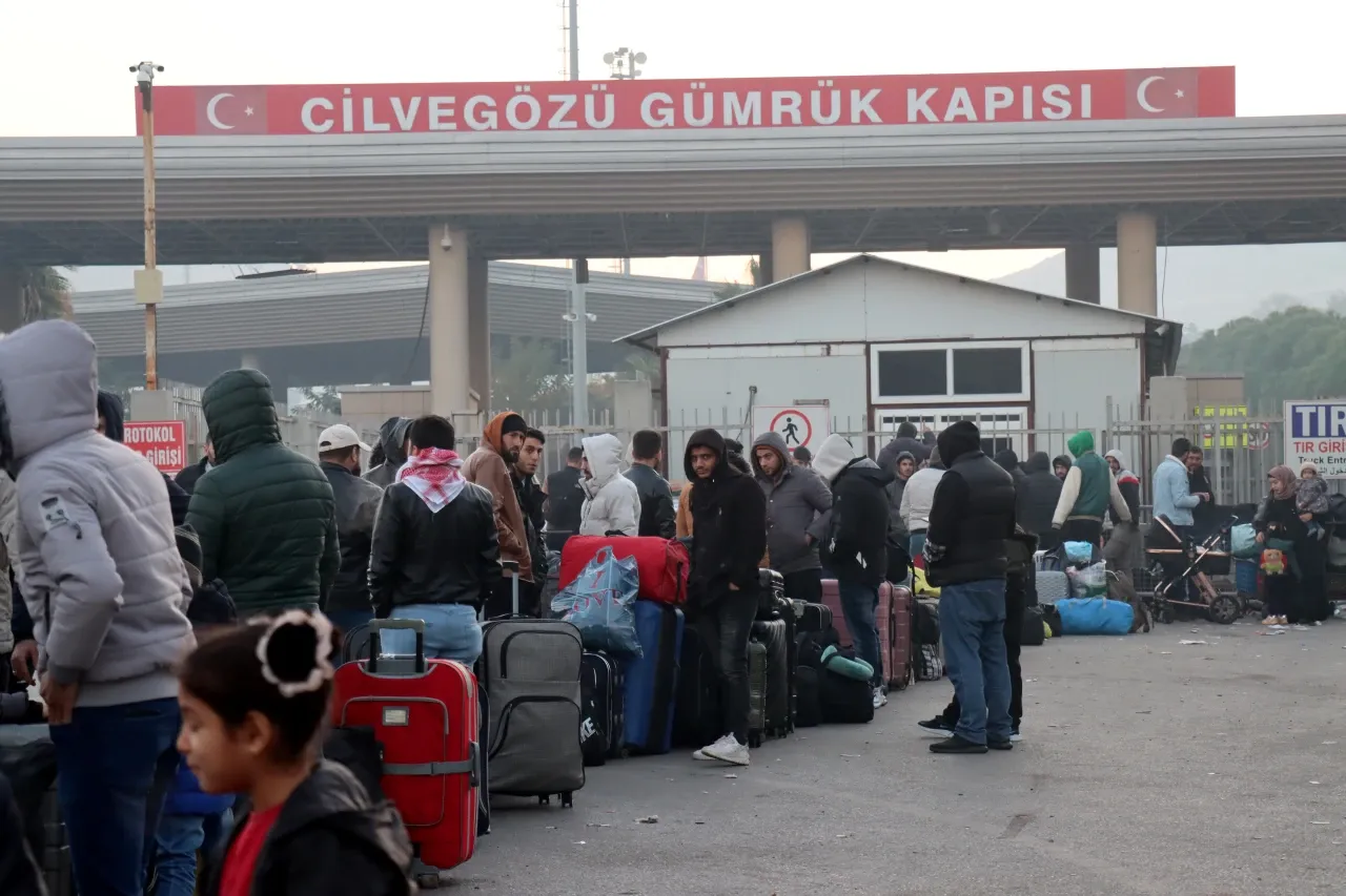 Hatay’daki Cilvegözü Sınır Kapısı’nda yoğunluk yaşanıyor! Suriyeliler dönüş yolunda Ülkelerindeki