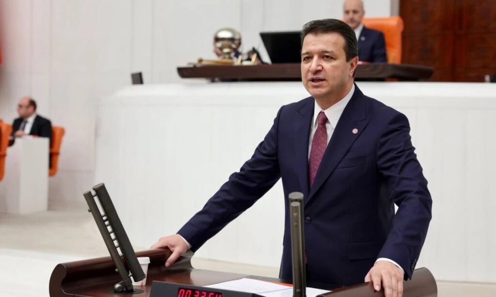 Saadet Partisi Genel Başkanı Mahmut Arıkan TBMM’de yaptığı basın toplantısında