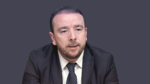 MÜNÂFIKLARIN ÖZELLİKLERİ Siyami Akyel/Milli Gazete Münâfık kelimesi sözlükte “bir kişinin