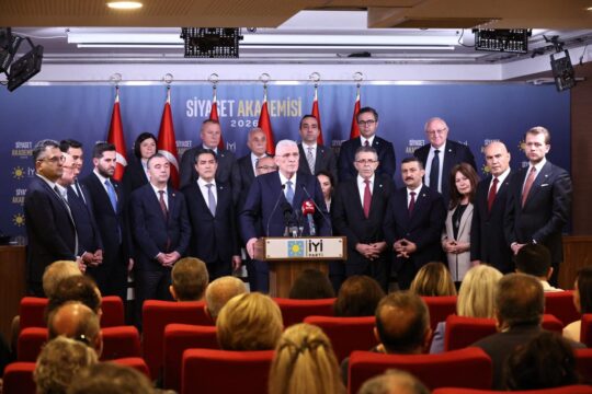 İYİ PARTİ LİDERİNDEN MUTLAK BUTLAN TEPKİSİ İYİ Parti Genel Başkanı