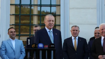 Cumhurbaşkanı Recep Tayyip Erdoğan, bayram namazını Büyük Çamlıca Camisi’nde kıldı.
